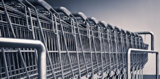 Jak nie dać się nabrać na manipulacje cenowe sklepów i supermarketów?