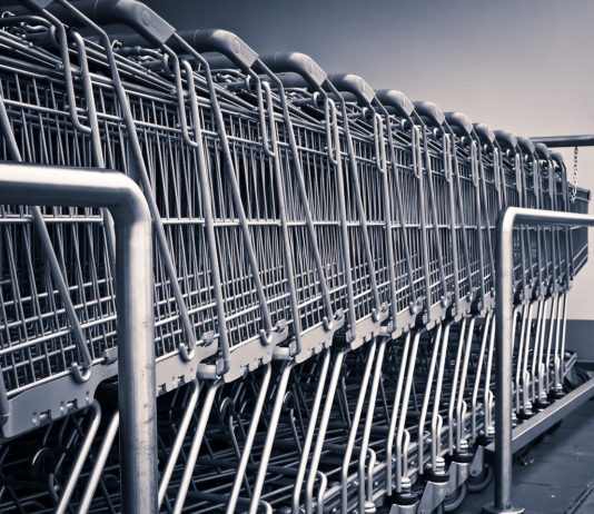 Jak nie dać się nabrać na manipulacje cenowe sklepów i supermarketów?