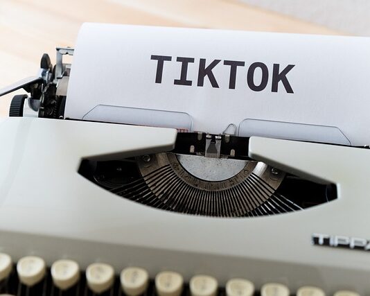 W jaki sposób zarabia się na TikToku?