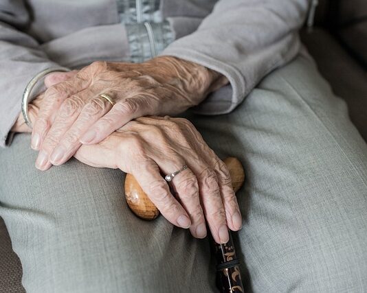 Jakie warunki trzeba spełnić aby otrzymać emeryturę w wieku 60 lat?